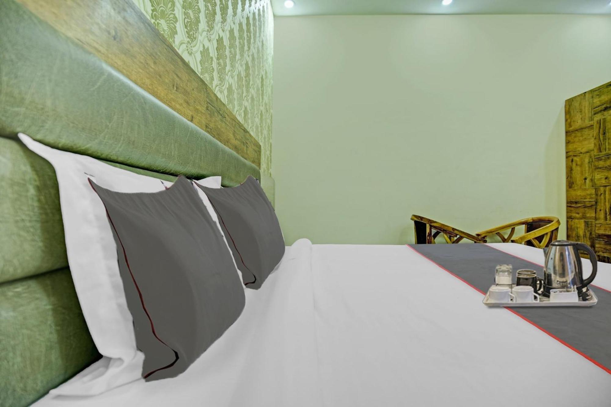 Collection O Rd Hotel Zirakpur Exterior foto